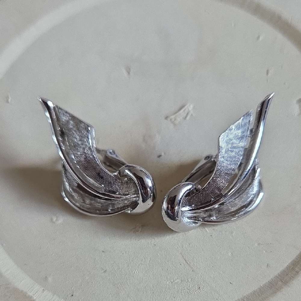 Vintage Silver Tonned Clip-On Abstract Flower Earrings